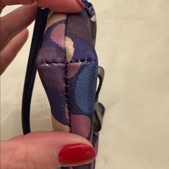 EUC! Coach Polka Dot Bow Wristlet - Picture 9 of 11